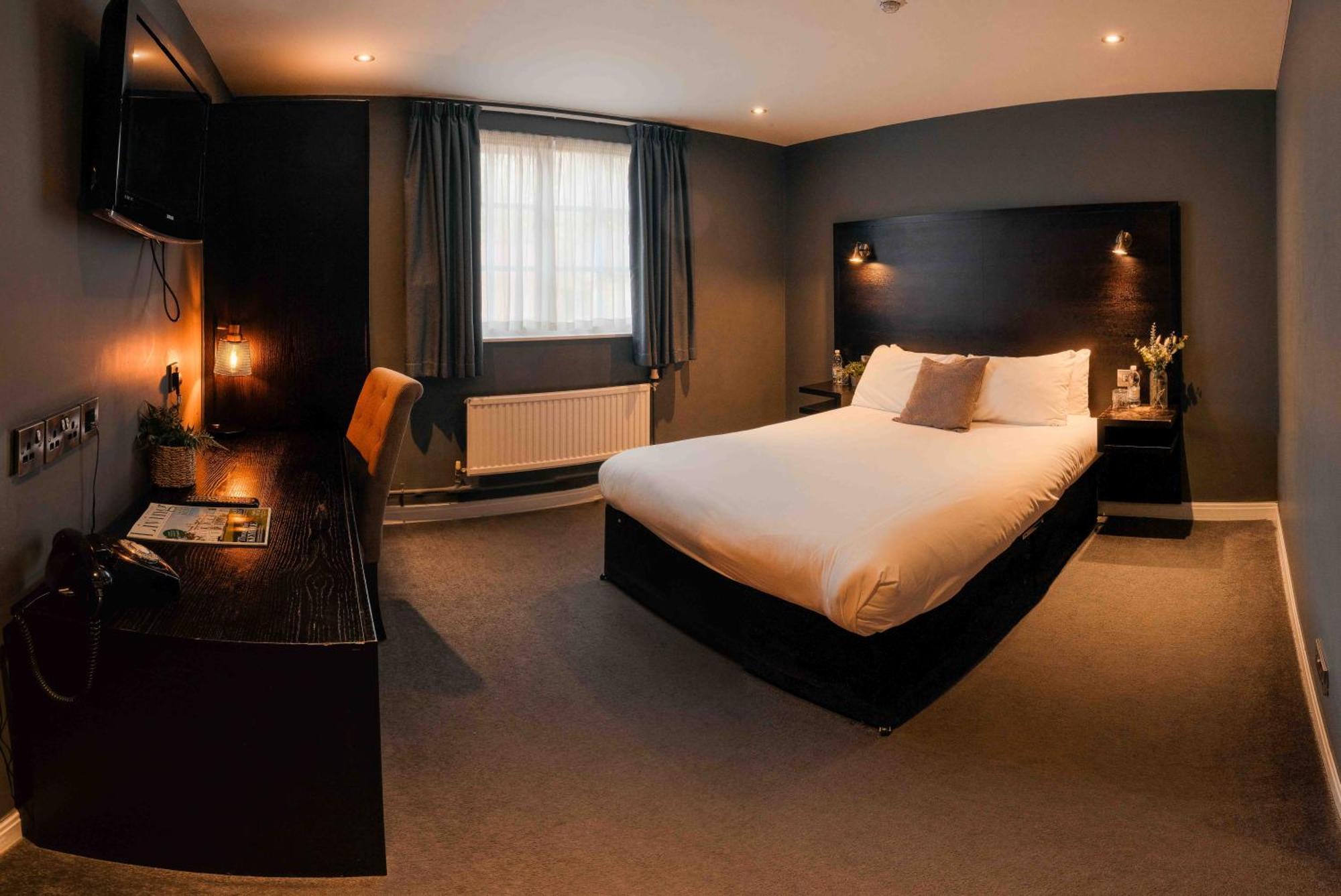 The Vicarage Hotel Holmes Chapel Exterior photo