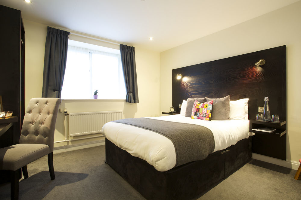 The Vicarage Hotel Holmes Chapel Exterior photo
